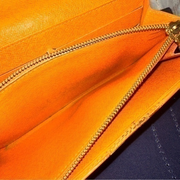 Louis Vuitton Monogram Canvas Sarah Wallet. Orange. - Picture 2 of 16